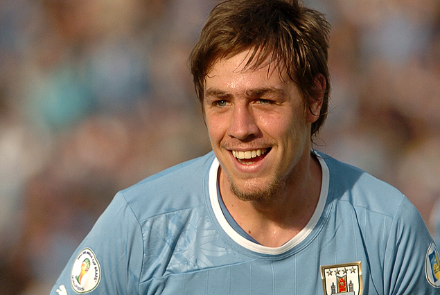 Sebastián Coates, en el Liverpool de Inglaterra, interesa al Milan. 