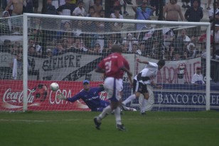 Danubio Campeón Uruguayo 2004, Diego Perrone el autor del gol ante Nacional en la final disputada en Jardines del Hipódromo.
