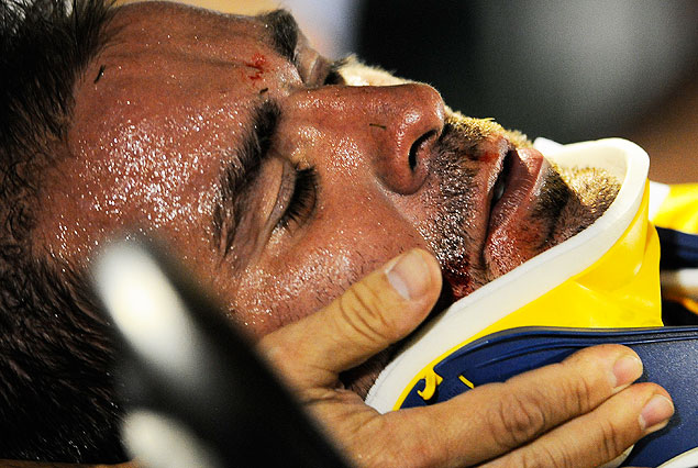 Carlos Valdez cayó y sufrió pérdida de conocimiento.