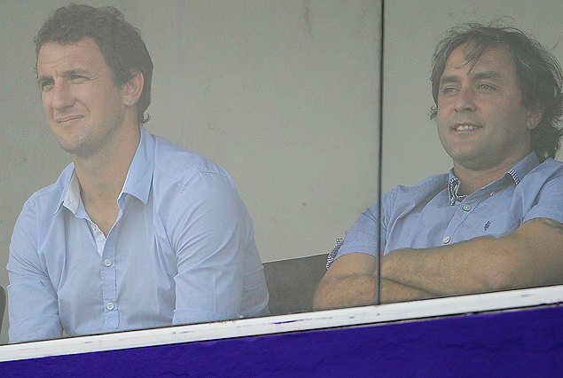 El nuevo técnico de Nacional, Rodolfo Arruabarrena, junto a Marcelo Tejera, en el Estadio Franzini. 