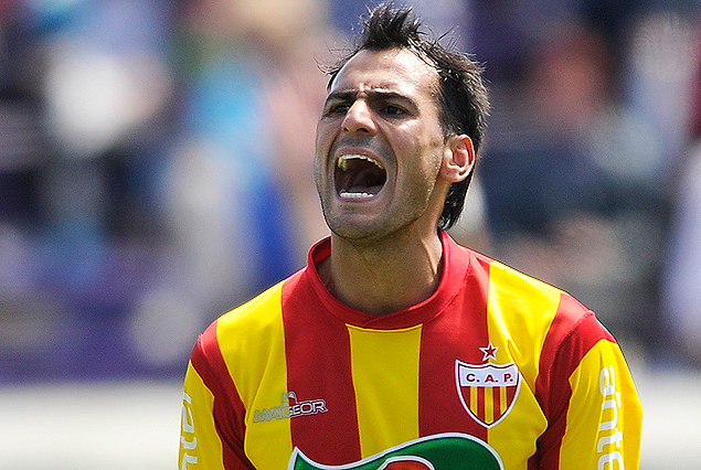 Maximiliano Borges explota en el grito de gol, que valió el triunfo de Progreso en el Franzini. 