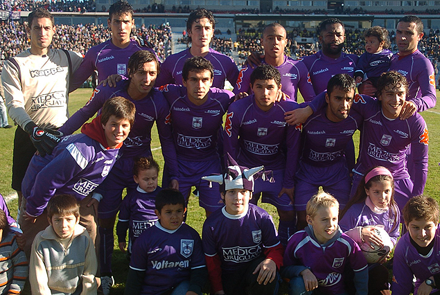 Formación del Defensor Sporting Campeón Uruguayo 2007-2008. El tetracampeonato violeta de la historia. 