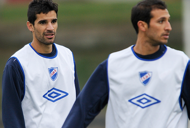 Juan Manuel Díaz en el lateral izquierdo y Pablo Alvarez en la zaga central. Los cambios de Blanco. 
