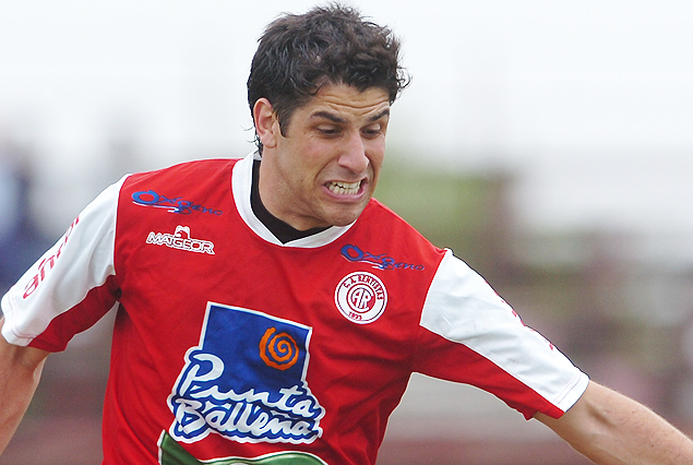 Guillermo Maidana, goleador de Rentistas, puntero del Uruguayo de Segunda división. 
