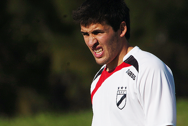 Camilo Mayada, uno de los cuatro cambios que realizan los de La Curva, para enfrentar a Peñarol.