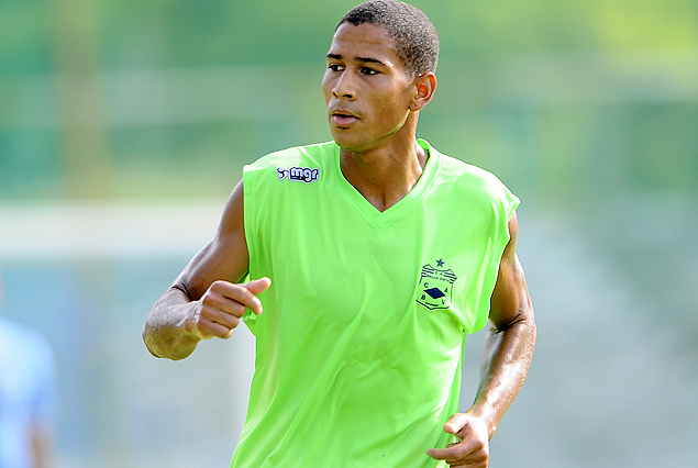 Gonzalo Freitas a la cancha en Bella Vista.