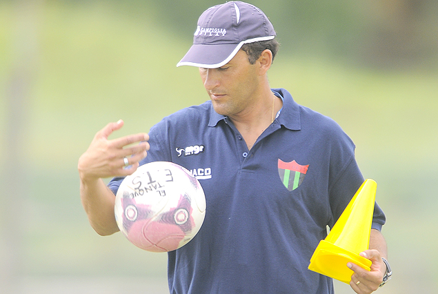 Osvaldo Canobbio, DT de El Tanque Sisley.