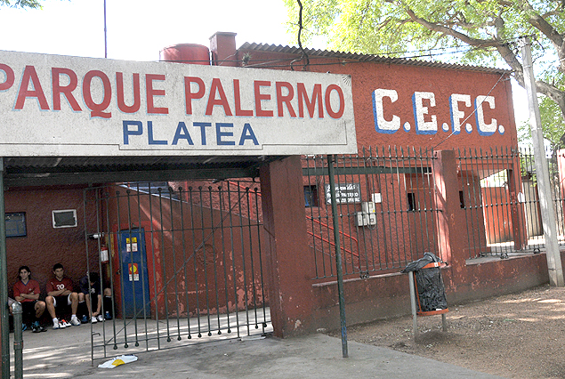 Problemas varios determinaron que el plantel no entrenara este martes, lo que podría continuar en caso de no surgir solución. 