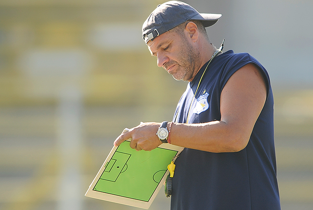 Julio Ribas tiene "cancha" para afrontar la adversidad de Bella Vista con éxito.  enfrentar a Peñarol.