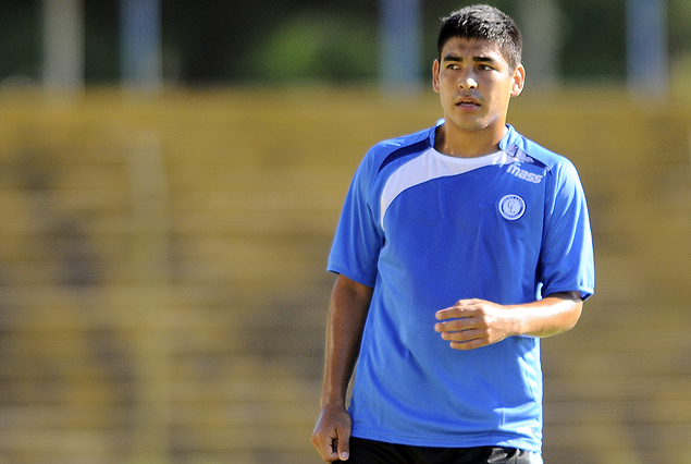 Rodrigo Alvez irá en la plaza del suspendido Guillermo Moretti.