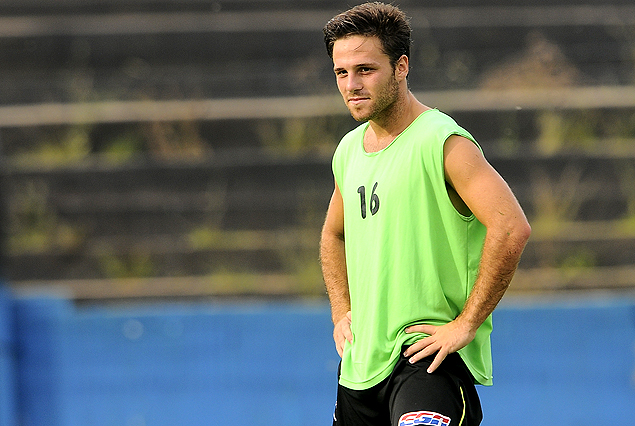 Santiago Lamanna en el ataque verdinegro. 