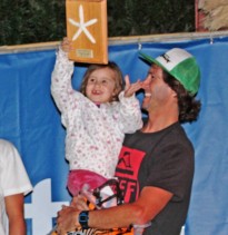 Luis María Iturria en el podio de La Paloma.