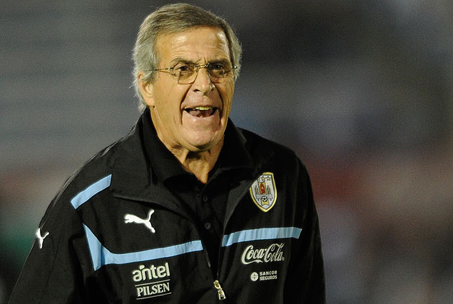 El grito del Maestro Tabárez en el intenso partido entre Uruguay y Paraguay.