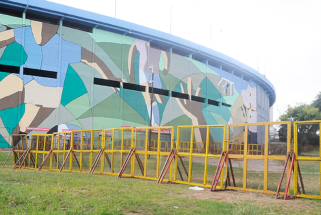 Los vallados están prontos en el Estadio Centenario, donde ya hay importante dispositivo de prevención. 