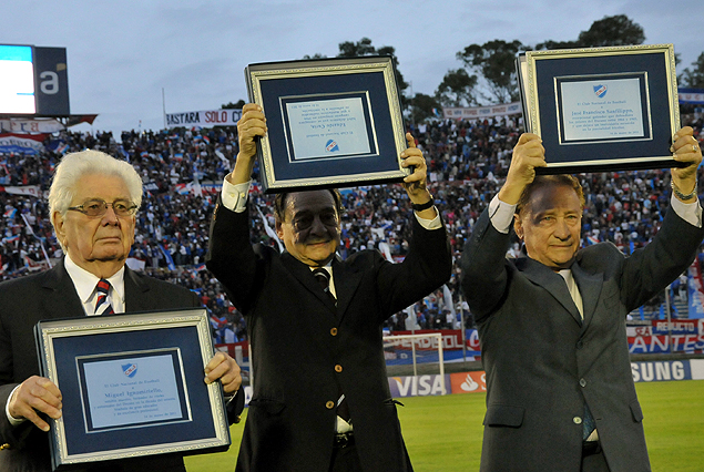 Miguel Ignomiriello, Eduardo Curia y José Francisco Sanfilippo, los argentinos homenajeados por la directiva de Nacional.
