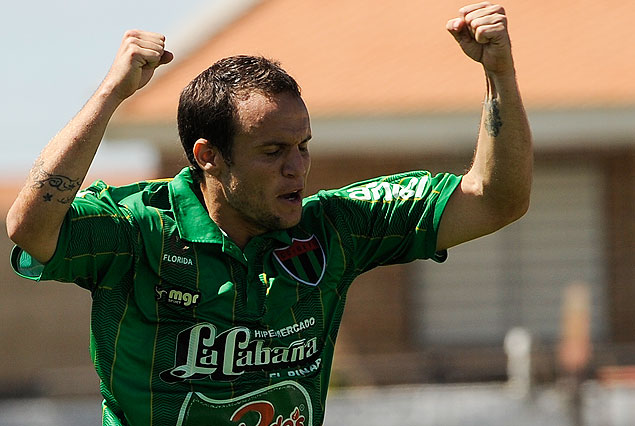El argentino Juan Ignacio Marcarie fue decisivo con juego y dos goles. 