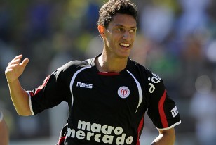 Montelongo sigue festejando en su segundo ciclo en River y vuelve a pelear el Clausura.