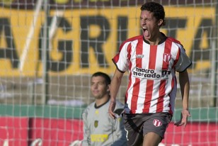 Bruno festejó uno de los goles de River en la final del Clausura 2008 ante Peñarol.