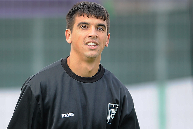 La variante de último momento en Racing, Carlos Daniel Acosta, ante la lesión experimentada por Jorge González.