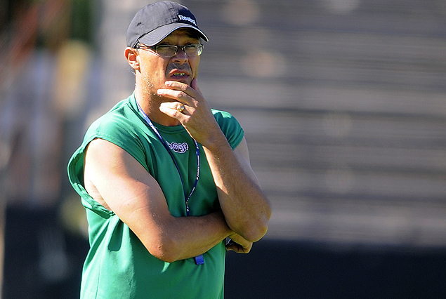 Alfredo Arias piensa en las variantes a realizar, pero no tiene nada definido.