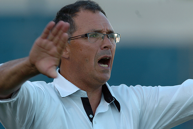 Alfredo Arias, entrenador de Wanderers, sueña con el "bohemio" en la Copa Sudamericana.