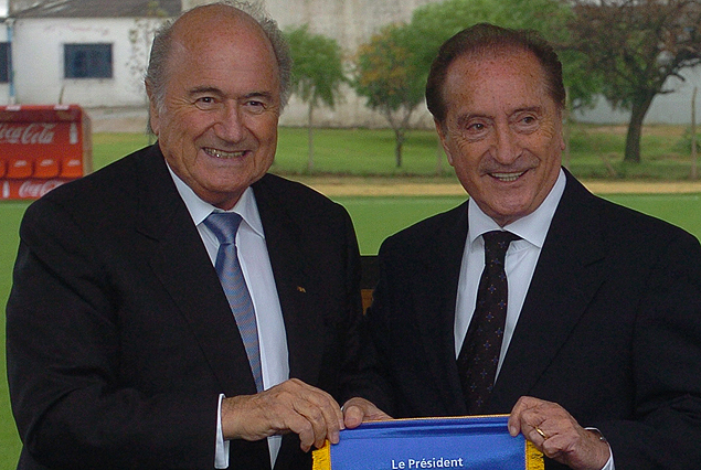 El presidente de la FIFA, Joseph Blatter y el vicepresidente de la Conmebol, Eugenio Figueredo. Se entrevistarán en Panamá por el "caso" Suárez.