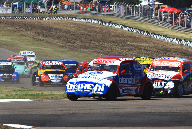 Michel Bonnín triunfó en Superescarabajos.