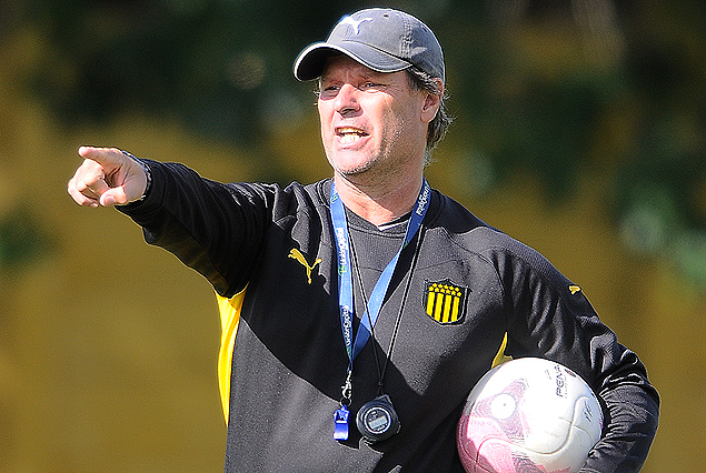 Sergio Cabrera será esta noche el técnico en cancha que tendrá Peñarol, ante la suspensión que sufrió Jorge Da Silva. 