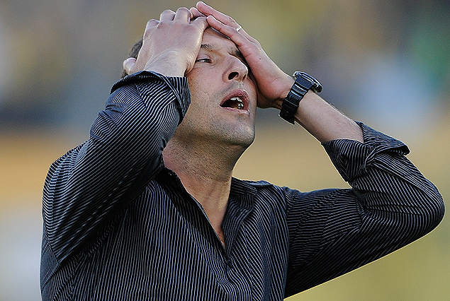 "No me quejo del juez", comentó Osvaldo Canobbio, DT de El Tanque Sisley.