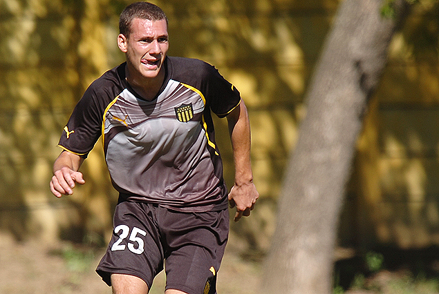 Sebastián Cristóforo entrenó el viernes y jugará el domingo frente a Defensor Sporting.