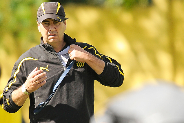 Jorge “Polilla” Da SIlva, el técnico de Peñarol, el martes de conferencia y entrenamiento en Los Aromos.