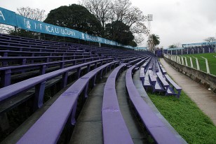 El escenario de los violetas en duda para recibir a Peñarol.