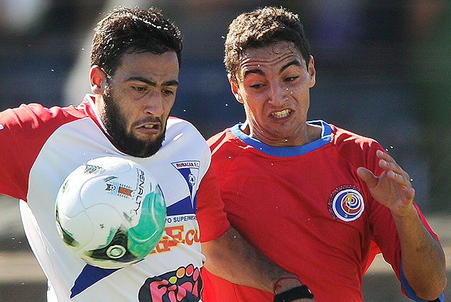 Un empate casi sobre la hora en emocionante partido en el Roberto