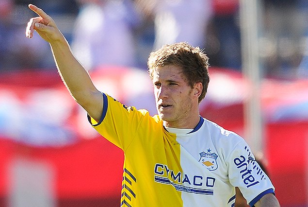 Federico Laens hizo soñar al "papal" con dos goles.