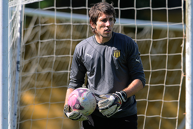 Danilo Lerda irá al arco ante la suspensión de Enrique Bologna. 