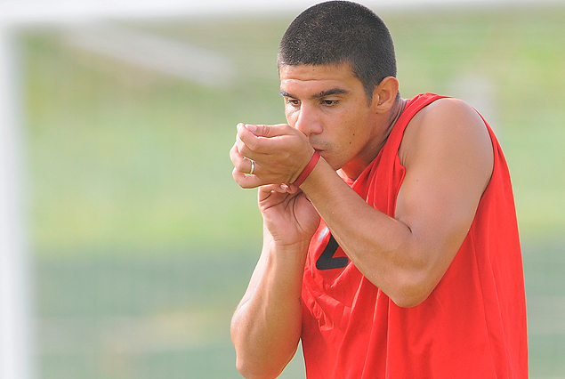 Yefferson Moreira reaparecerá en el lateral izquierdo de El Tanque Sisley ante Nacional.