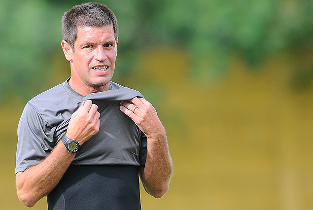 Tony Pacheco a la cancha en Peñarol frente a Cerro Largo.