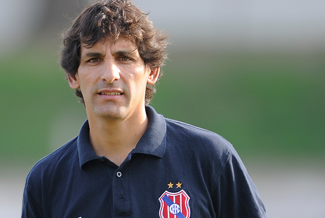 Oscar Pacheco, el entrenador de Central Español. 