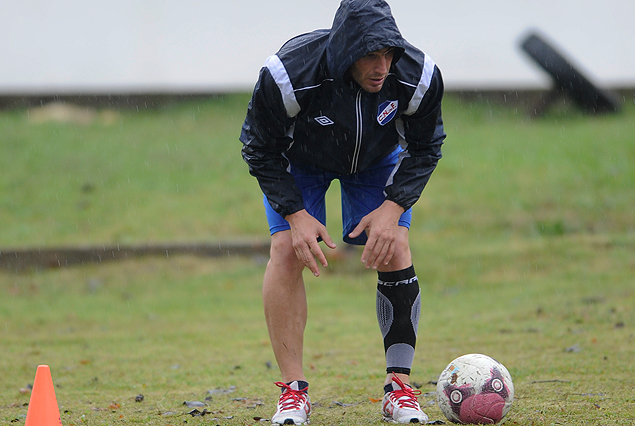 Iván Alonso, bajo lluvia, el viernes en Los Céspedes directo al clásico.