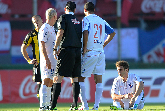 Iván Alonso se lesionó en el comienzo del partido.