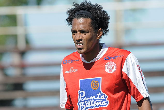 Luciano "Cafú" Barbosa, firme en la defensa de Rentistas.