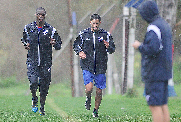 Efrain Cortés y Juan Manuel Díaz al trote con el Prof. Roberti.