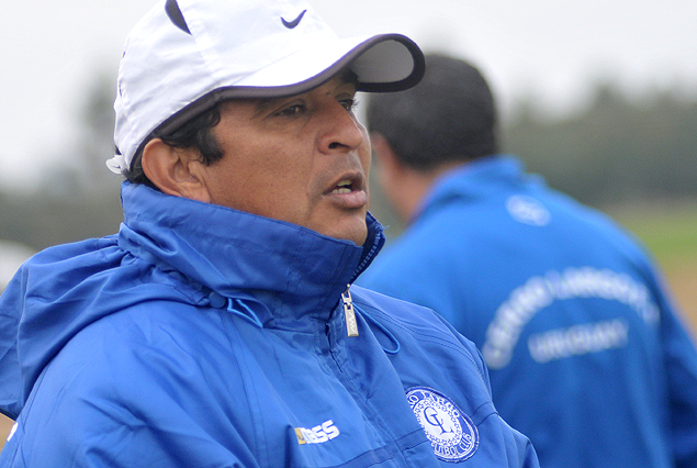 Danielo Núñez, el técnico de Cerro Largo, debe definir entre Cantera y Klein en ofensiva.