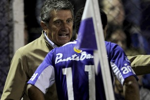 Fernando Morena durante el encuentro ante Defensor Sporting en el Franzini.