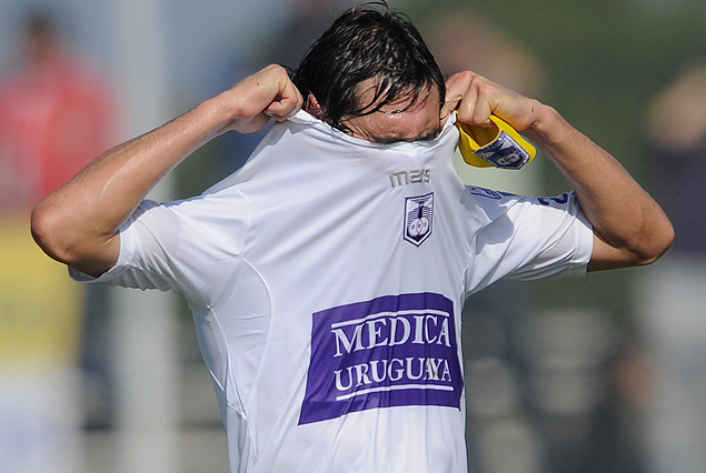 Andrés Fleurquin en la imagen del 0:0 final donde el violeta resignó la punta de la tabla anual.