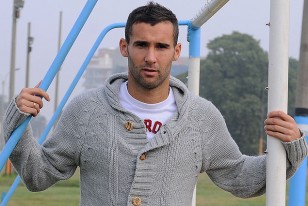 Defendió siente camisetas en el medio local y trabaja para jugar en el exterior.
