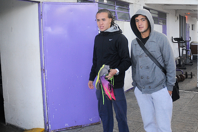 Diego Laxalt y Giorgian De Arrascaeta llegando al Franzini para ser confirmados como titulares. 