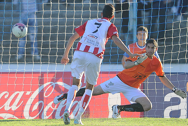 Montelongo ejecutó de penal a la red, a la derecha de Mathías Rolero. 