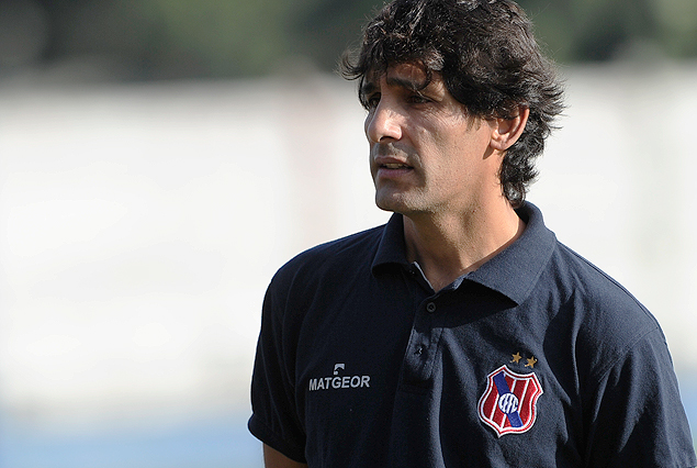 Oscar Pacheco, entrenador de Central Español. 