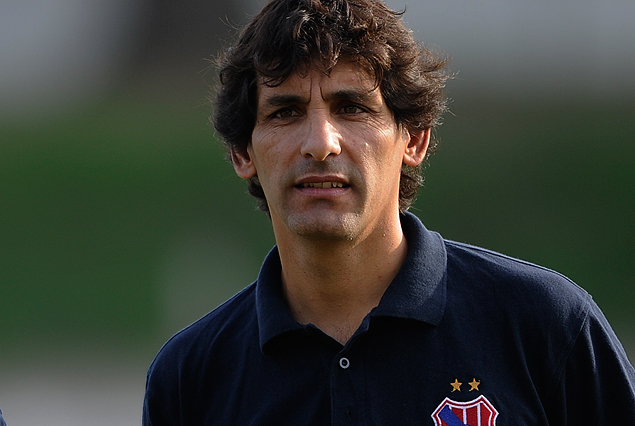 Oscar Pacheco, entrenador de Central Español, que apronta para enfrentar a River Plate. 